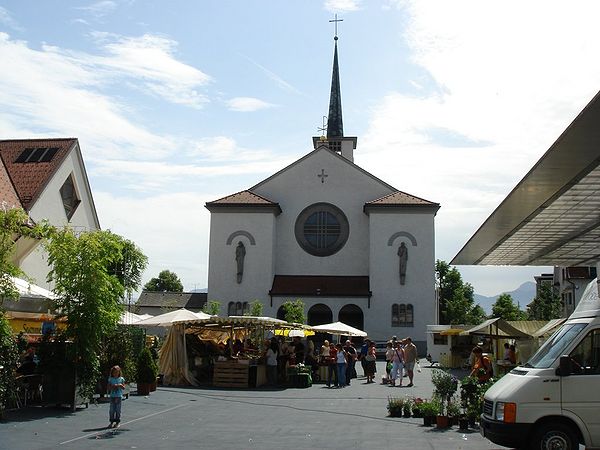 Kirchplatz 2006.jpg