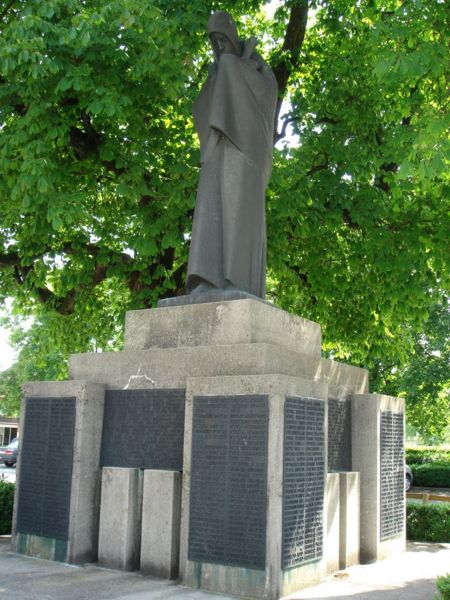 Datei:Kriegerdenkmal 2006.jpg