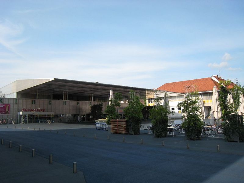 Datei:Kirchplatz 2008 Bild1.jpg